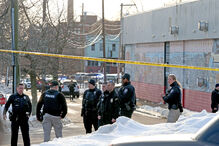Pelo menos dois mortos e quatro feridos em tiroteio numa pista de gelo nos EUA