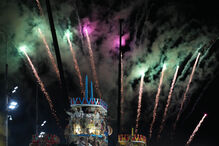 Carnaval do Rio junta milhares de pessoas no sambódromo