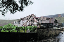 “Não tenho coragem de ver como ficou a casa”: deslizamento na A7 faz habitação ruir em Arco de Baúlhe