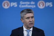 José Luís Carneiro formaliza recandidatura à liderança do PS