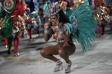 Juliana Paes celebra o Carnaval do Rio com a bateria Viradouro após 17 anos