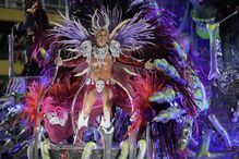 Juliana Paes brilha no Carnaval do Rio após 17 anos, com a bateria Viradouro