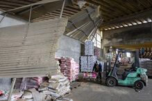 Empresas de Leiria retomam produção com lonas e geradores após falta de apoios