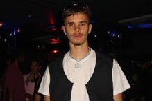 Romeo Beckham parece mandar farpa à cunhada Nicola Peltz
