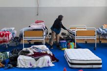 Filomena César está desalojada e a viver temporariamente no pavilhão de Souto da Carpalhosa juntamente com outras 10 pessoas devido à falta de condições da sua casa danificada pela tempestade Kristin em Leiria