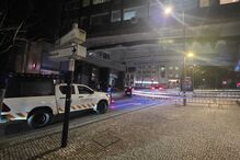 Prédio de cinco andares alvo de vistoria devido a fissura na fachada no Porto