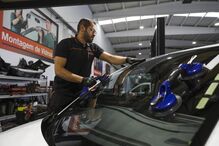 Oficinas de bate-chapas e de vidros sem mãos a medir em Leiria 