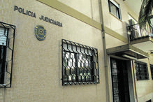 Idoso homicida dispara do telhado para matar vizinhos 