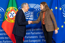 Presidente da República à chegada a Bruxelas, recebido por Roberta Metsola, presidente do Parlamento Europeu