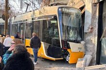 Um morto e pelo menos 40 feridos em descarrilamento de elétrico em Milão