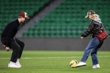 Sydney Sweeney e amigos visitam Alvalade para ver Sporting-Estoril