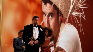 “Não somos selvagens”: Bad Bunny deixa críticas ao ICE na cerimónia dos Grammy   