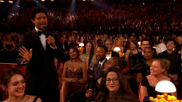 “A Nicki Minaj não está cá”: Apresentador dos Grammy imita Trump e faz piada com ida da cantora à Casa Branca