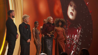 “Certifiquem-se de que são ouvidas”: Lady Gaga deixa mensagem às mulheres ao receber Grammy  