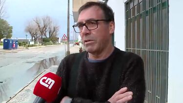 "Noites que não tenho dormido": O Sr. António, proprietário de um café em Alcácer do Sal, comove-se ao falar do caos existente