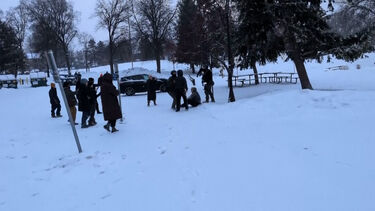 “Estão a apontar uma arma”: novos confrontos entre agentes de imigração e manifestantes em Minneapolis   