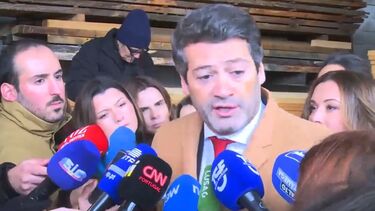 André Ventura visitou fábrica em Chaves, mas acabou a fazer uma espécie de arruada