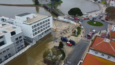 Vista aérea dos estragos provocados pelas cheias em Alcácer do Sal
