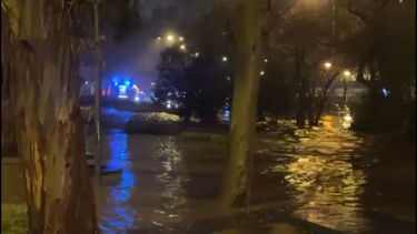 Ribeira da Laje galgou margens e causou inundações em Oeiras