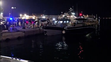 Pelo menos 15 mortos em colisão entre barco da guarda costeira grega e embarcação que transportava migrantes  