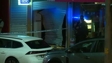 Ourivesaria na Amadora assaltada. Ladrões partiram montra com jipe que deixaram para trás