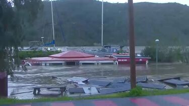 Restaurante parcialmente submerso em Alcoutim. Subida excecional do rio Guadiana é a principal causa