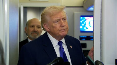 “Eu não cometi nenhum erro”: Trump recusa pedir desculpa após partilhar vídeo em que casal Obama surge como macacos