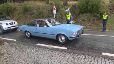 GNR faz triagem de veículos na Serra da Estrela devido à queda de neve intensa