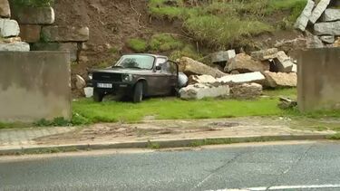 Muro de pedras desaba sobre casa na Lourinhã