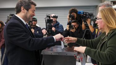 Ventura apela ao voto para que não se deixe "o futuro na mão dos outros"