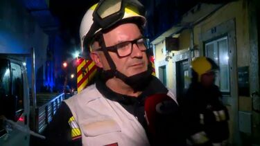 Quatro bombeiros feridos em incêndio na Galeria Zé dos Bois, no Bairro Alto em Lisboa