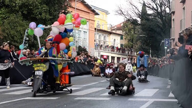 Banheiras, iates ou foguetões: esta é a corrida de karts mais louca da Croácia 