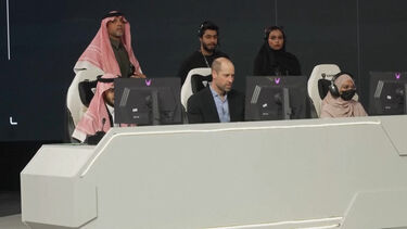 Príncipe William participa em torneio de e-sports durante visita à Arábia Saudita