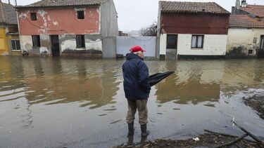 Famílias e empresas com dívidas fiscais fora do apoio financeiro do Estado para recuperar bens destruídos pela tempestade