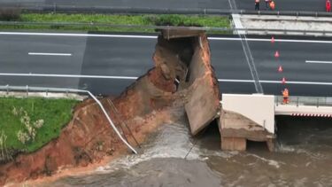 Parte da A1 desaba na zona do dique junto ao rio Mondego em Coimbra