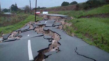 Estrada ficou reduzida a escombros em Torres Vedras