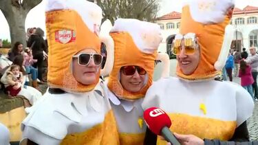 Centenas de pessoas espalham alegria pelas ruas de Elvas para celebrar o Carnaval  