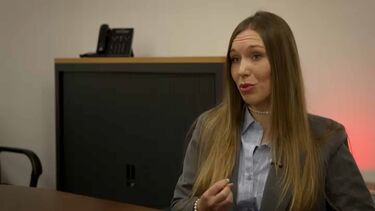 "Se a casa estiver cheia, isso vai colmatar o sentimento de vazio": Psicóloga explica o porquê da acumulação de lixo