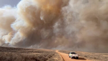 Imagens mostram nuvem de fumo provocada por incêndios de grandes dimensões em Oklahoma