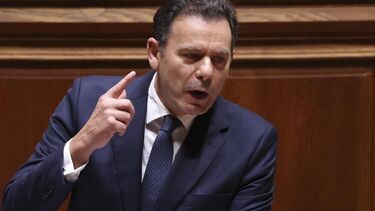 Governo gasta 11 mil euros em maquilhagem e cabeleireiro