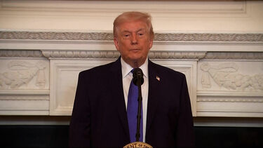 Donald Trump pede à imprensa que abandone reunião com governadores 