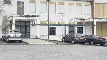 Famílias que ficaram desalojadas com a passagem da depressão Kristin ainda vivem em pavilhões improvisados 