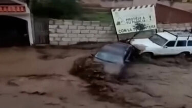 Pelo menos dois mortos e centenas de casas afetadas pelas cheias no sul do Perú   