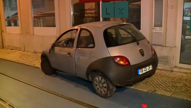 Homem usa carro que não lhe pertence, atropela cinco pessoas no Chiado e foge a correr. Há duas menores hospitalizadas