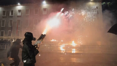 Protestos violentos em Tirana terminam com confrontos com a polícia