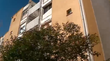 Prédio em Almada sem elevador há vários dias, moradores desesperam