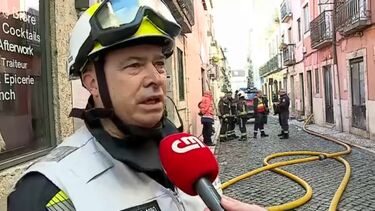 Incêndio em prédio no Bairro Alto leva à retirada de 15 moradores