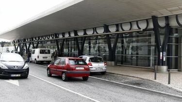 Homem esfaqueado junto à estação da CP do Cacém