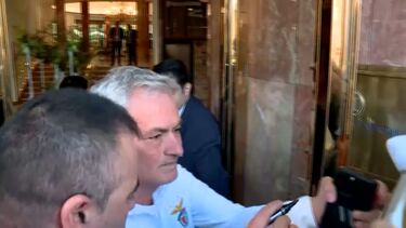 Vídeo mostra José Mourinho a regressar ao hotel em Madrid após sair sem explicação