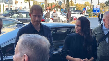 Príncipe Harry e Meghan Markle visitam hospital em Amã onde estão pacientes retirados de Gaza